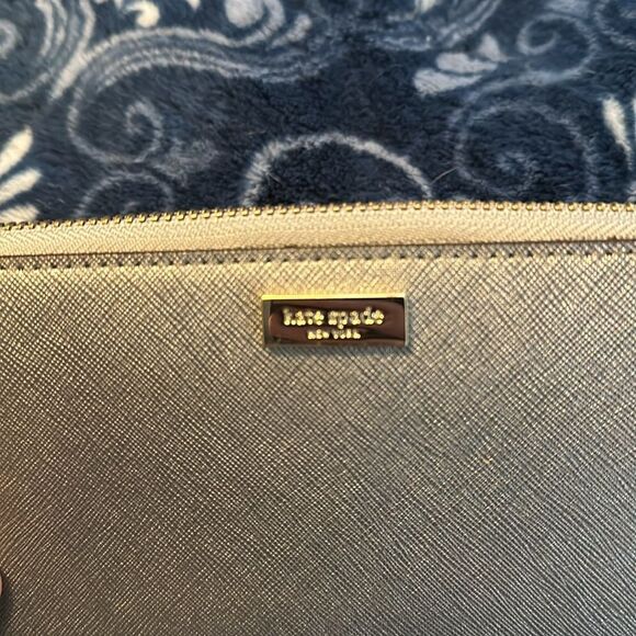 Kate spade zip around wallet. Metallic silver - Picture 2 of 4